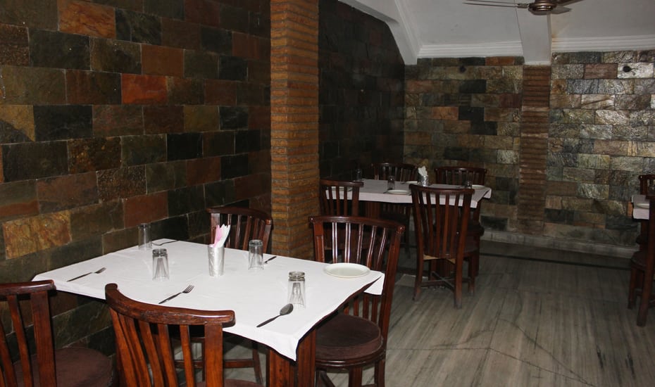 Him Palace Hotel Dehradun Restaurant